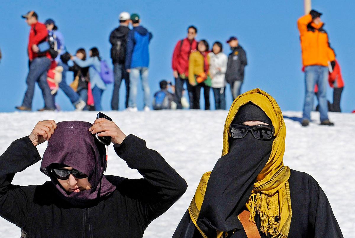 Schweizer Revue: Das Schweizer Burka-Verbot Hat Vor Allem Symbolcharakter