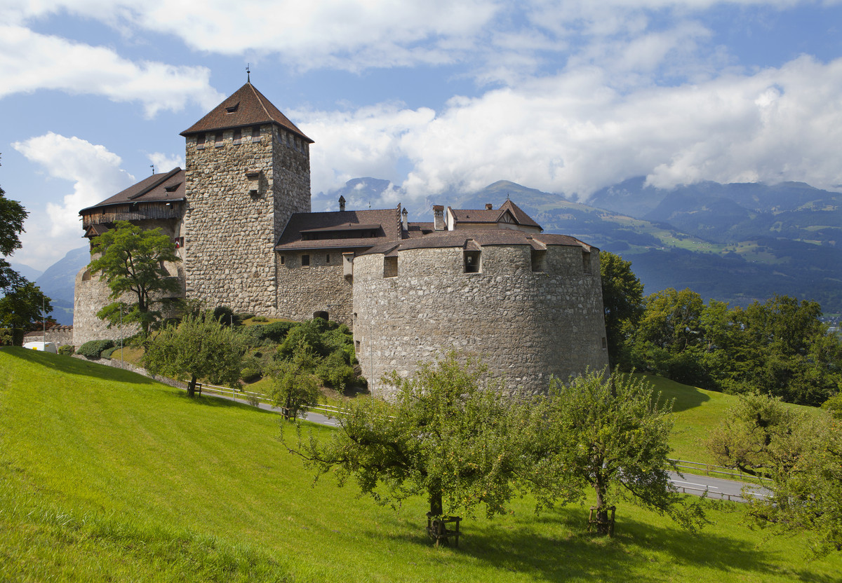 Swiss Review: Switzerland and Liechtenstein – two neighbours moving ...